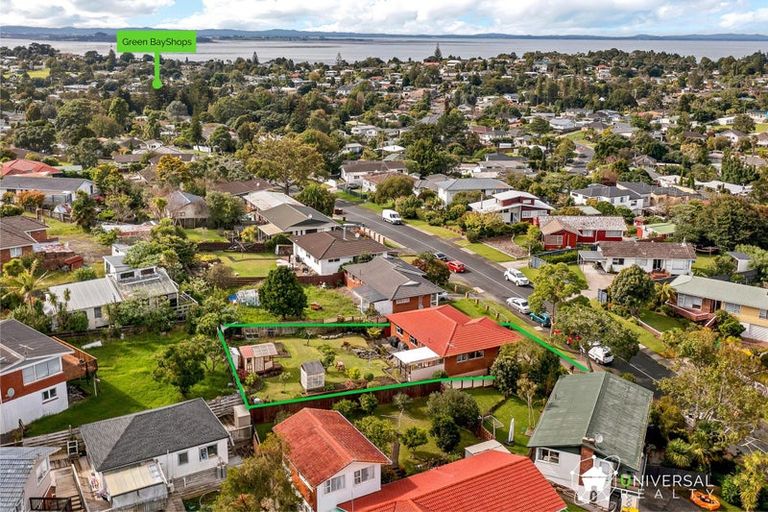 Photo of property in 79 Lantana Road, Green Bay, Auckland, 0604