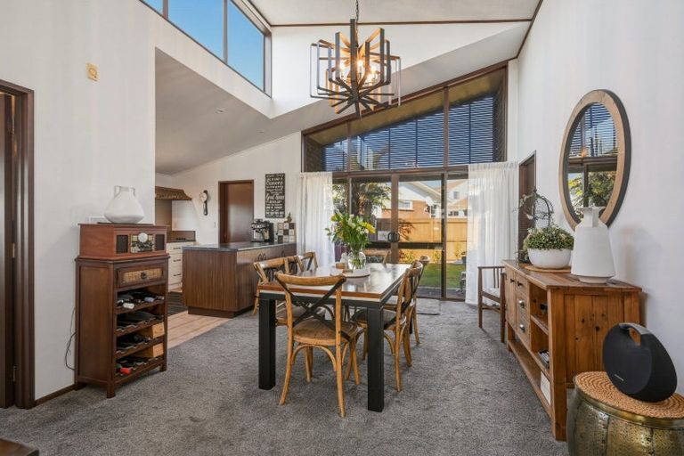 Photo of property in 2 Exeter Place, Tihiotonga, Rotorua, 3015