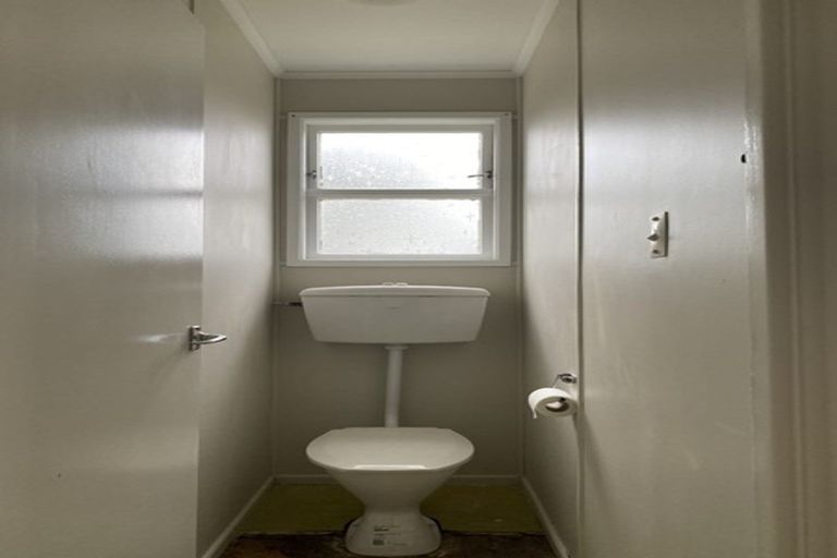 Photo of property in 130 Sievers Grove, Cannons Creek, Porirua, 5024