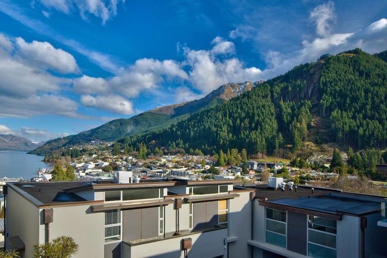 Photo of property in The Beeches Apartments, 7/60 Hallenstein Street, Queenstown, 9300