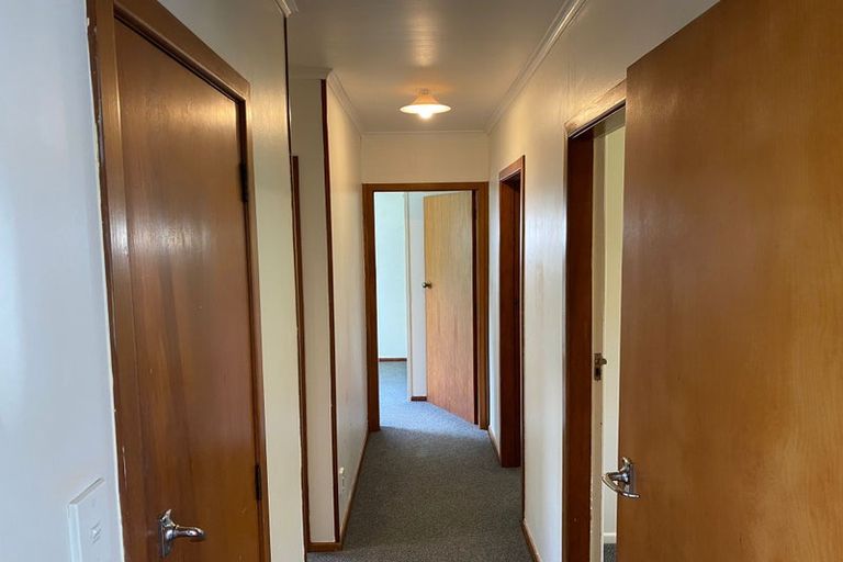 Photo of property in 23 Ellice Road, Totara Vale, Auckland, 0629