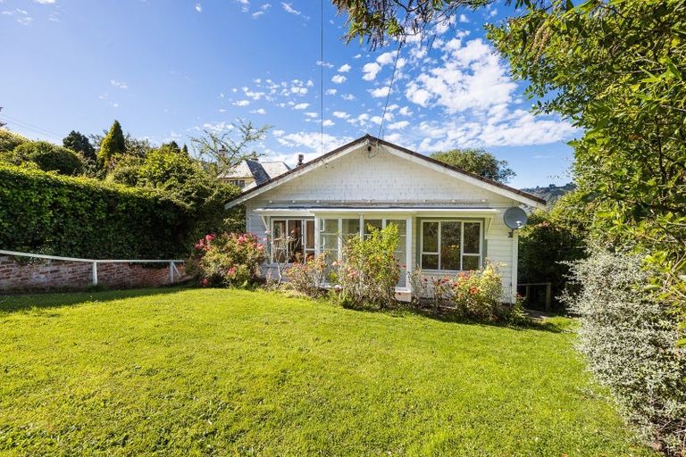 Photo of property in 16 Adderley Terrace, Ravensbourne, Dunedin, 9022