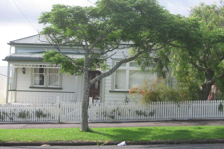 Photo of property in 28 Abbotsford Terrace, Devonport, Auckland, 0624