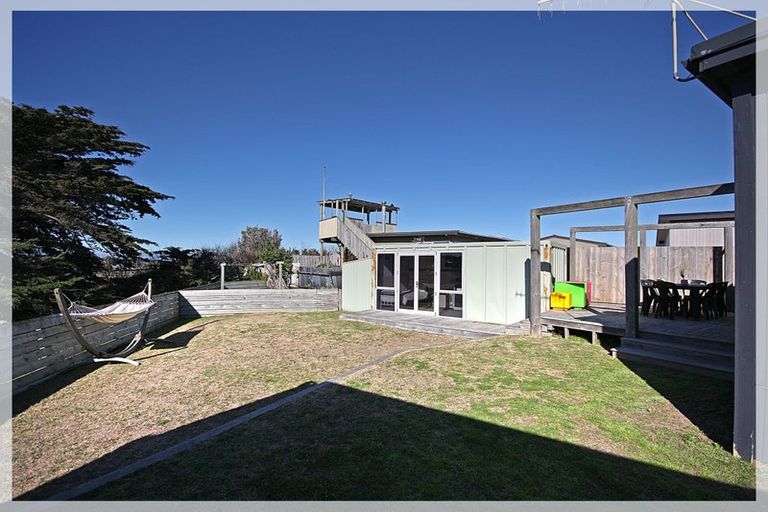 Photo of property in 11 Nelson Street, Foxton Beach, Foxton, 4815