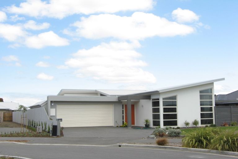 Photo of property in 8 Corsican Grove, Parklands, Christchurch, 8083