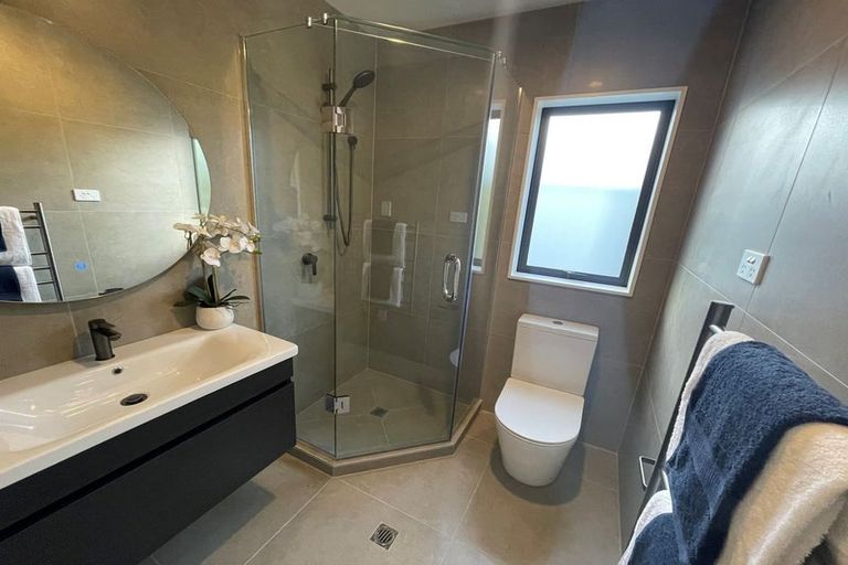 Photo of property in 2/10b Huka Road, Birkenhead, Auckland, 0626