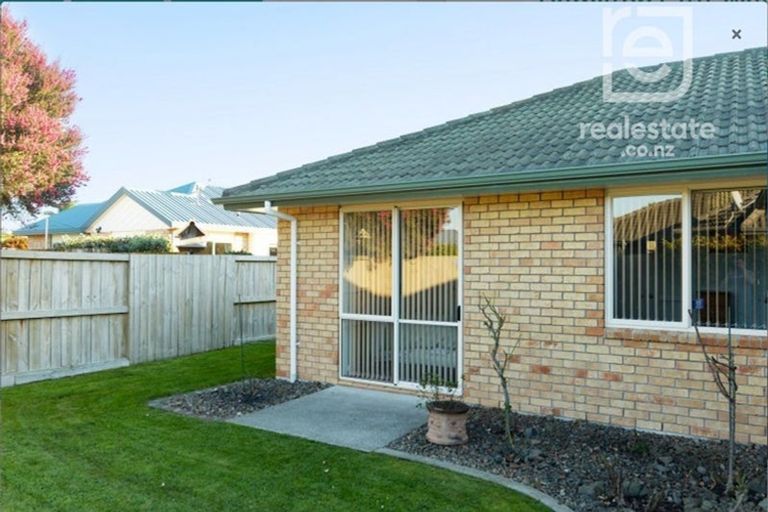Photo of property in 17 Farnham Close, Rototuna North, Hamilton, 3210