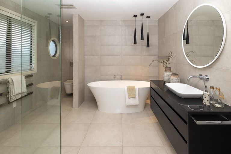 Photo of property in 1 St Elmo Rise, Shamrock Park, Auckland, 2016