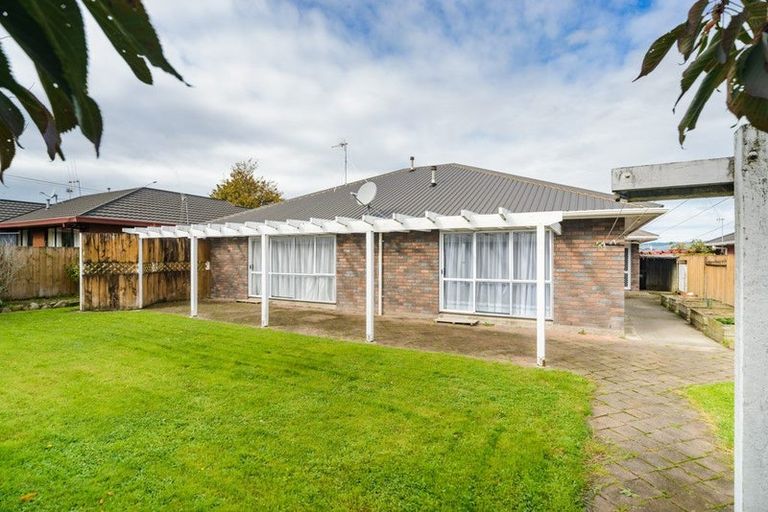 Photo of property in 4 Royal Oak Drive, Kelvin Grove, Palmerston North, 4414