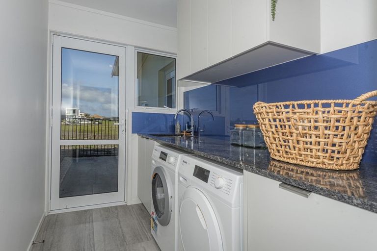 Photo of property in 17 Stace Hopper Drive, One Tree Point, 0118