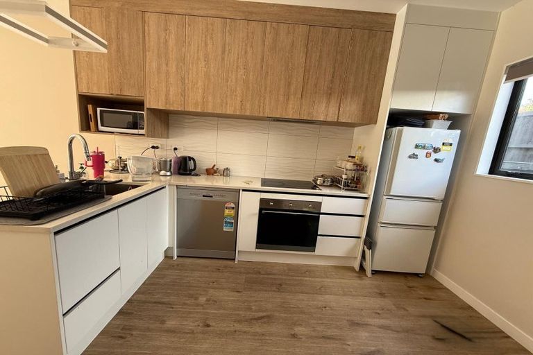 Photo of property in 5/58 Te Atatu Road, Te Atatu South, Auckland, 0610