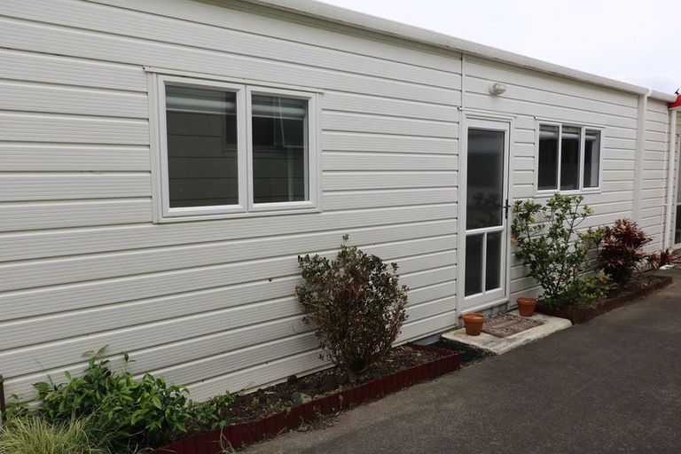 Photo of property in 69 Maplesden Drive, Clendon Park, Auckland, 2103