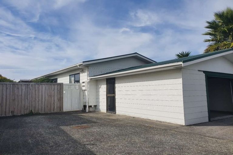 Photo of property in 3a Mawney Road, Henderson, Auckland, 0610