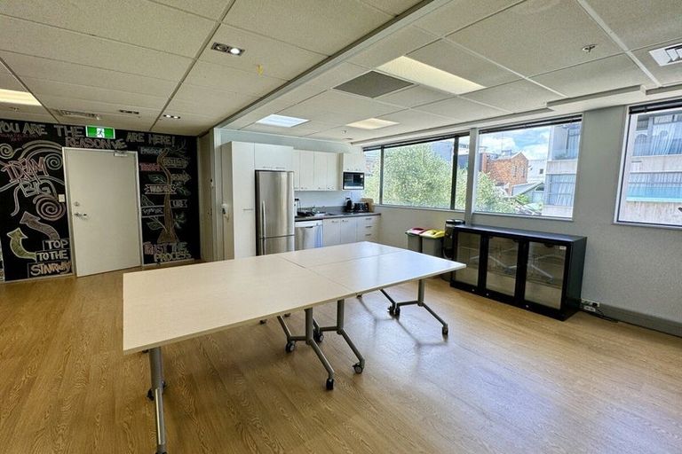 Photo of property in 2 Heather Street, Mangawhai Heads, Mangawhai, 0505