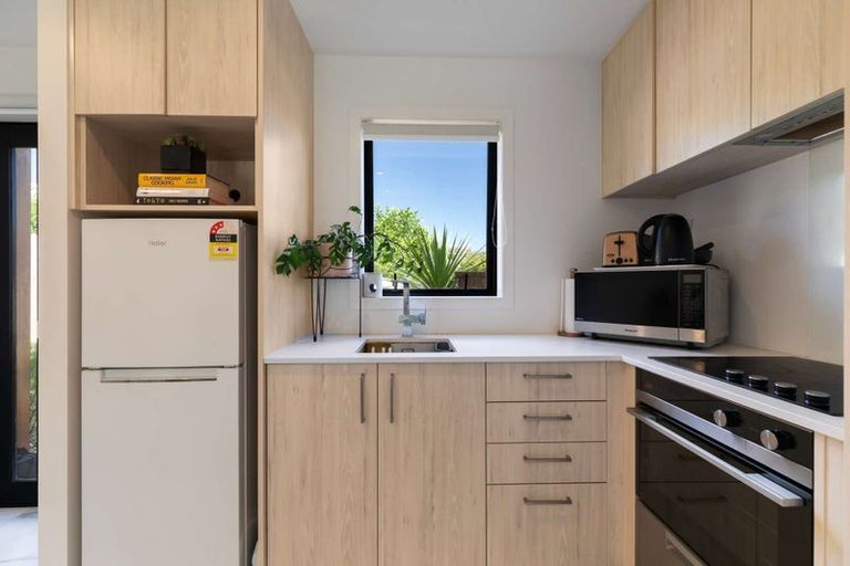 Photo of property in 6/102 Millbrook Road, Sunnyvale, Auckland, 0612