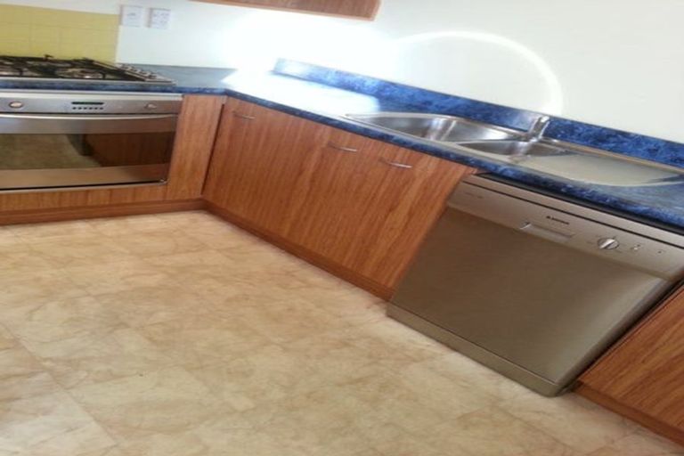 Photo of property in 22 Marina View, Paremata, Porirua, 5026