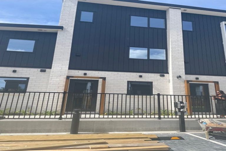 Photo of property in 9/59 Matipo Road, Te Atatu Peninsula, Auckland, 0610