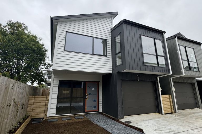 Photo of property in 14e Serjeant Street, Henderson, Auckland, 0612