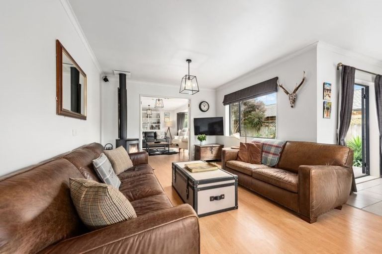 Photo of property in 23 Carlow Grove, Birchville, Upper Hutt, 5018