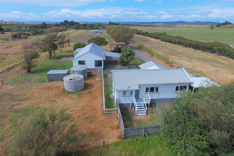 Photo of property in 323 South Head Road, South Head, Helensville, 0874