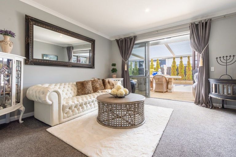 Photo of property in 14 Bridford Way, Paraparaumu, 5032