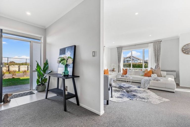 Photo of property in 5 Aro Mato Place, Huapai, Kumeu, 0810