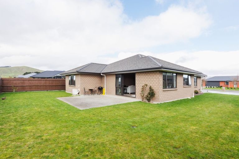 Photo of property in 7 Cyprus Place, Fitzherbert, Palmerston North, 4410