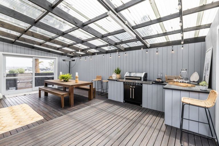 Photo of property in 29 Pukeko Place, Westshore, Napier, 4110