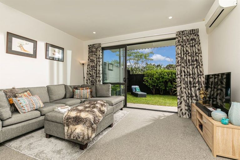 Photo of property in 21 Carder Court, Hobsonville, Auckland, 0618
