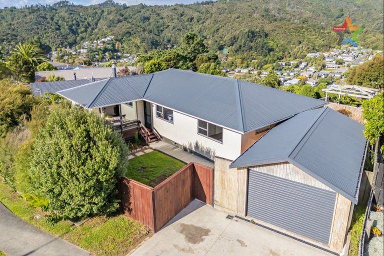 Photo of property in 127 Holborn Drive, Stokes Valley, Lower Hutt, 5019
