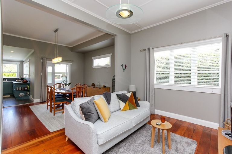 Photo of property in 31 Wallace Place, Westown, New Plymouth, 4310