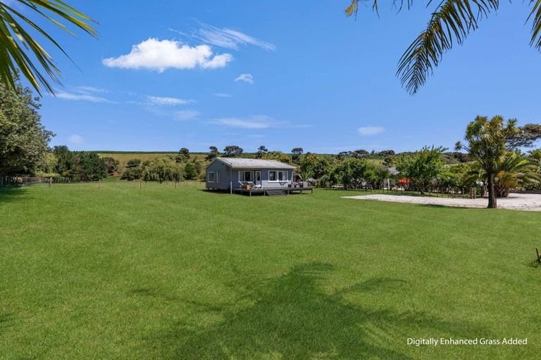 Photo of property in 3265 South Head Road, South Head, Helensville, 0874