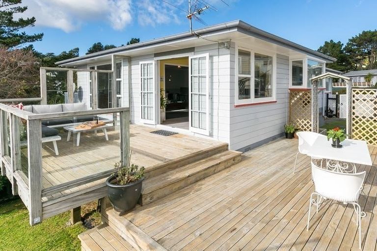 Photo of property in 18 Glen Alton Avenue, Paparangi, Wellington, 6037