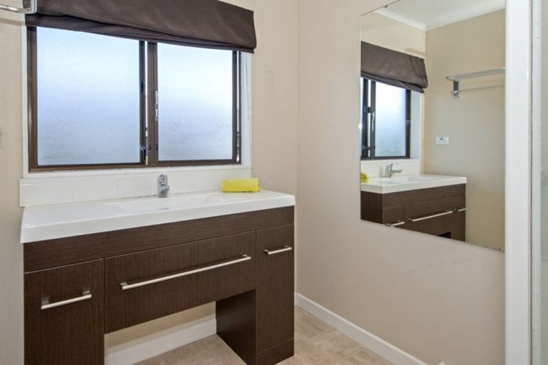 Photo of property in 39 Greenstone Place, Clover Park, Auckland, 2019