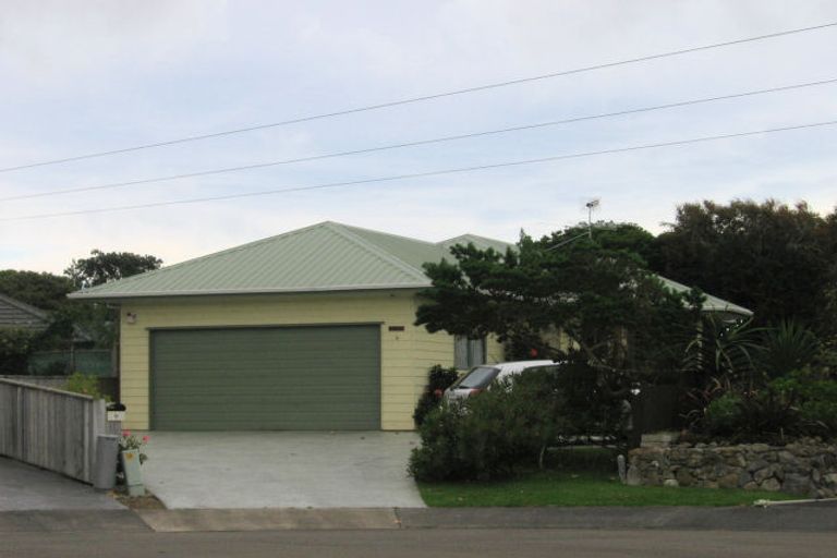 Photo of property in 9 Hurworth Grove, Waikanae, 5036