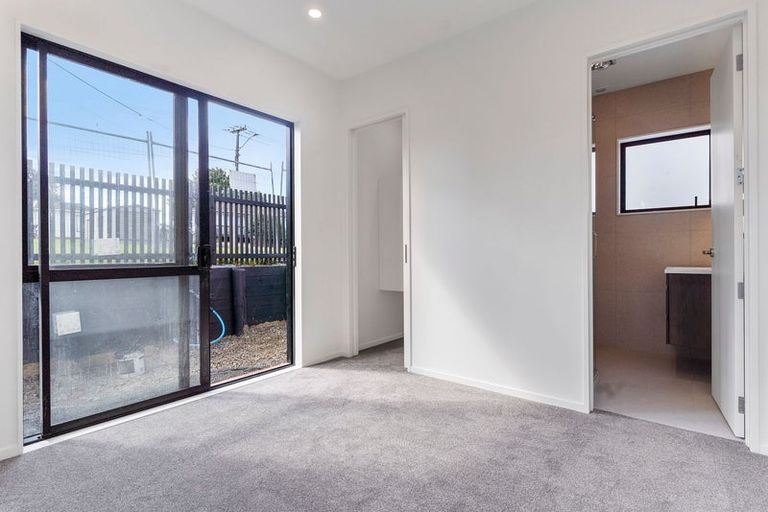 Photo of property in 101a Beach Road, Te Atatu Peninsula, 0610