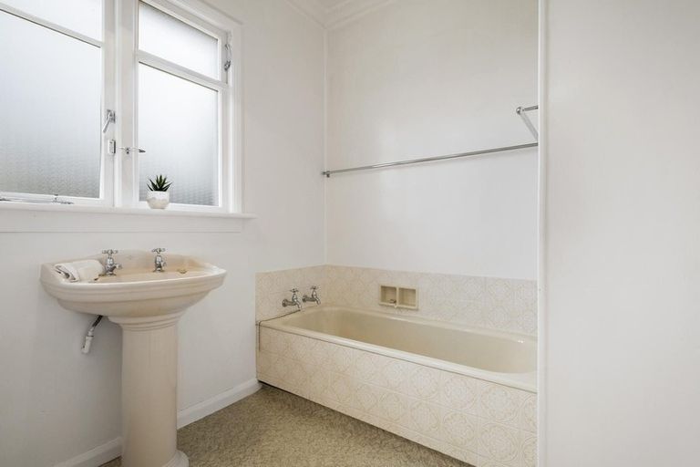 Photo of property in 129 Eglinton Road, Mornington, Dunedin, 9011