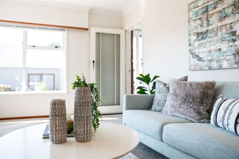 Photo of property in 1/10 Shakespeare Road, Milford, Auckland, 0620