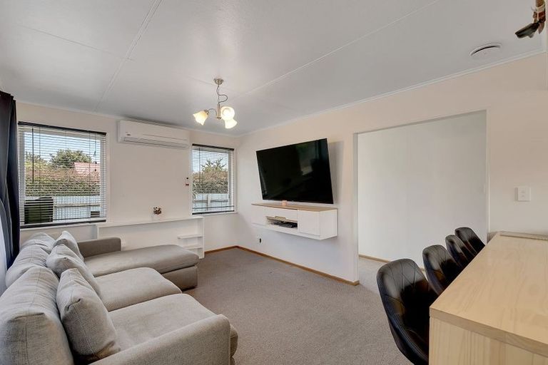 Photo of property in 19 Cardiff Crescent, Cannons Creek, Porirua, 5024