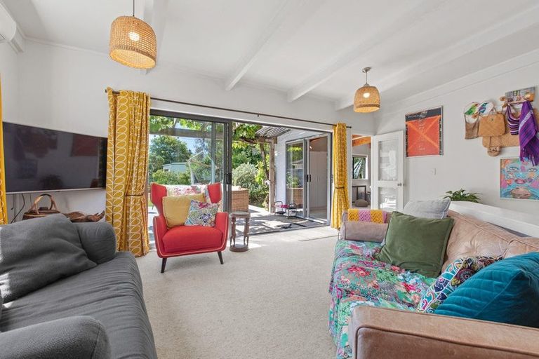 Photo of property in 39 Tiromoana Road, Raumati South, Paraparaumu, 5032