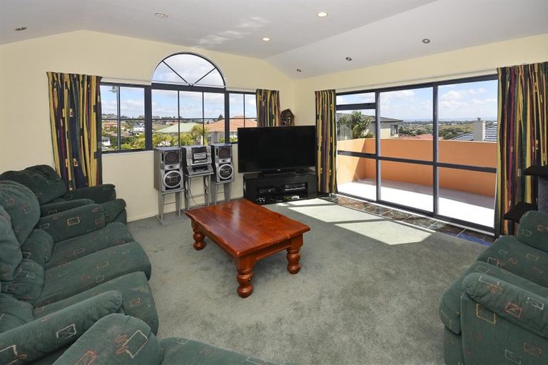 Photo of property in 13 Sesame Grove, Goodwood Heights, Auckland, 2105