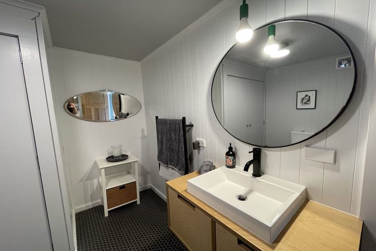 Photo of property in 42 Rayner Road, Piha, 0772