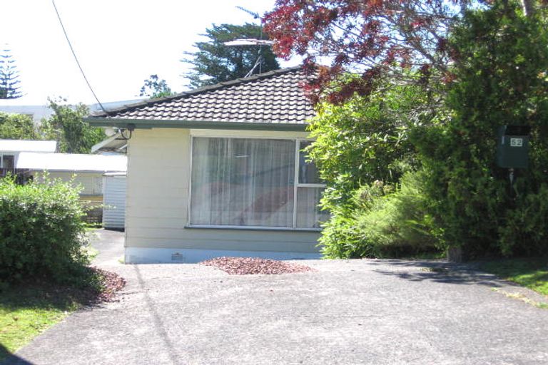 Photo of property in 52 Divich Avenue, Te Atatu South, Auckland, 0610