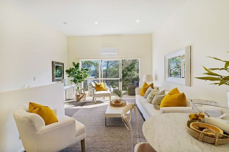 Photo of property in 1/206 Manuka Road, Bayview, Auckland, 0629