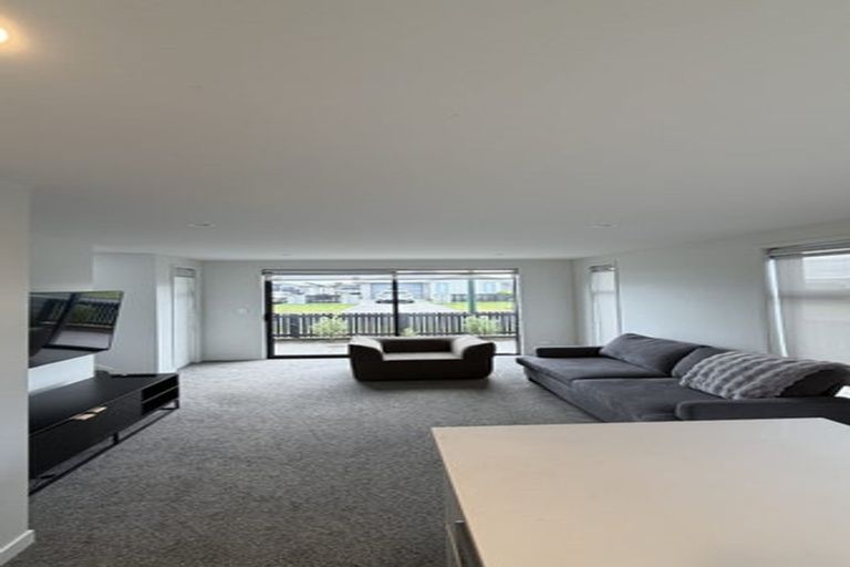 Photo of property in 2 Rose Lane, Papamoa, 3118