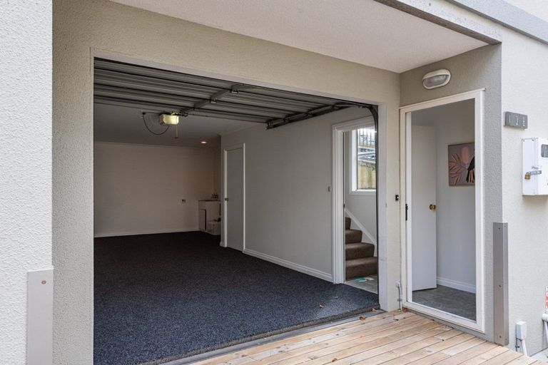 Photo of property in 12e Glenmore Street, Thorndon, Wellington, 6011