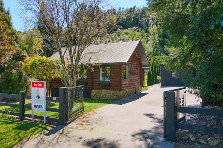 Photo of property in 16 Tombleson Road, Lake Rotoma, Rotorua, 3074