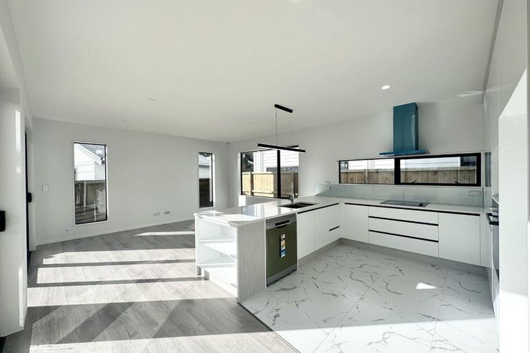 Photo of property in 3b Glennandrew Drive, Half Moon Bay, Auckland, 2012