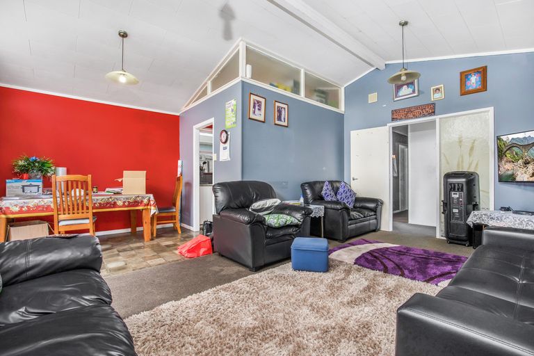 Photo of property in 155 View Road, Sunnyvale, Auckland, 0612