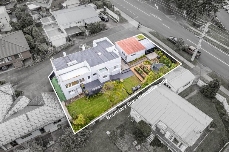 Photo of property in 1/53 Deep Creek Road, Waiake, Auckland, 0630